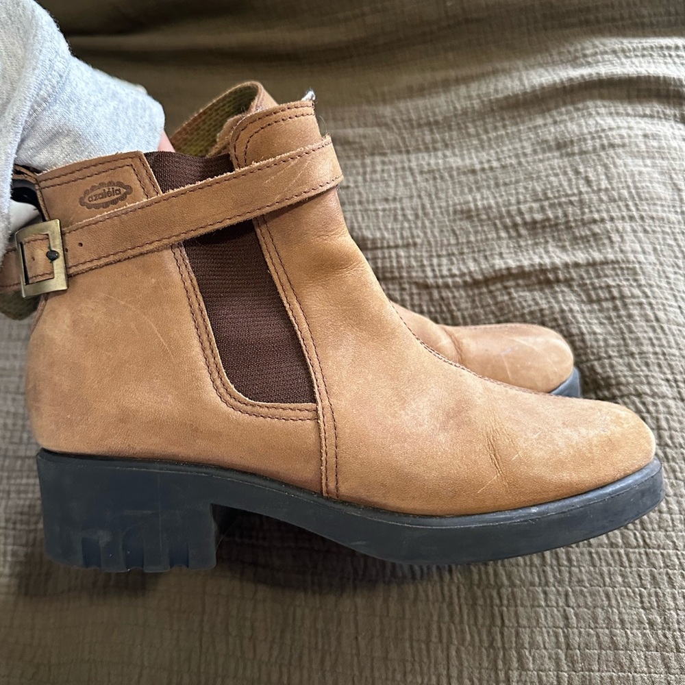 Azaleia leather booties